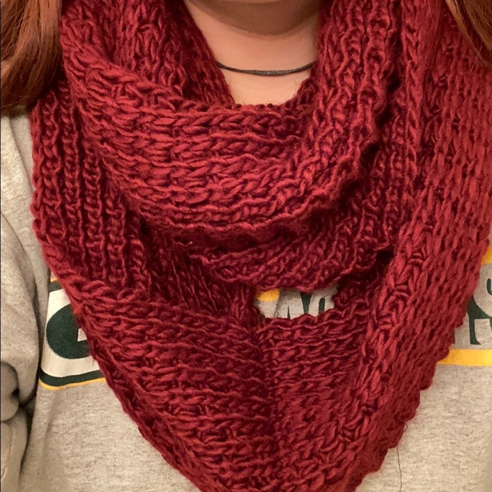 Maroon scarf - Picture 2 of 2